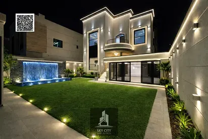 A residential/commercial villa with 5 rooms, modern finishing, in a prime location. It includes a ground floor, first floor, and roof, and comes with