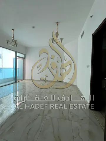 للإيجار في الشارقة بمنطقة المجاز 3  فرصة مميزة للسكن الراقي بإطلالة بحرية رائعة في واحدة من أفضل مناطق الشارقة، حيث يجتمع الموقع الحيوي مع الهدوء وقرب