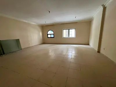 شقة عائلية بالقاسمية (المحطة)، 3 غرف، صالة كبيرة، ستور، موقع مميز ,مساحه واسعه .