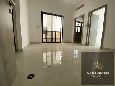 اشيك وافخم شقة اول ساكن تتكون من غرفة نوم ماستر _صالة واسعة _مطبخ مجهز _2 حمام _قريب م شارع بن زايد _قريب من الخدمات _صيانة كاملة طول فترة الايجار