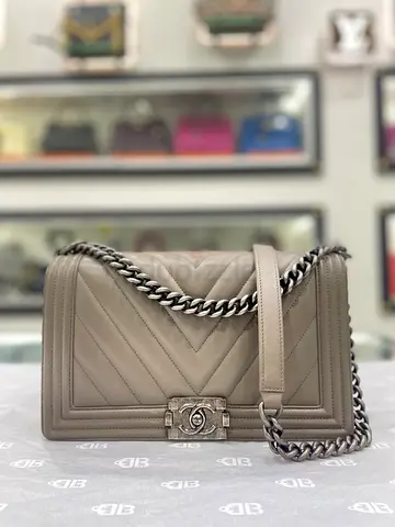 Chanel Grey Chevron Leather Medium Boy Flap Bag (Authentic/PreOwned)