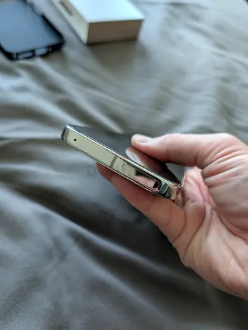 Google Pixel 9 pro Silver - Pre-owned, Good Condition 128gb