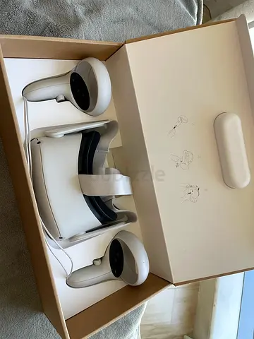 Oculus Quest 2 VR Headset and Controllers