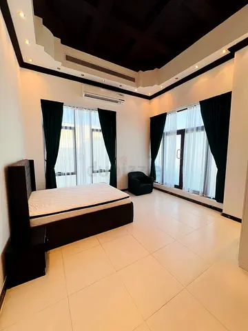 Amazing Master Room in big Villa Al Barsha 3