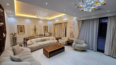 للبيع تاون هاوس مميّز بتشطيبات رائعة في جزيرة مريم