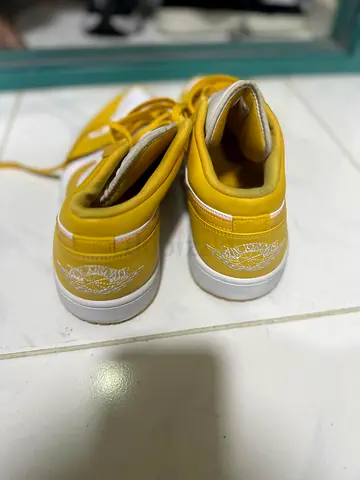 Nike Air Jordan 1 Low Yellow n White  Sneakers
