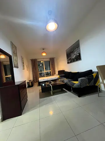 LARGE ROOM FOR RENT IN JLT ALL INCLUSIVE