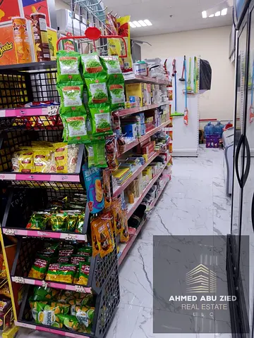 اشيك واوسع محل سوبر ماركت 45م² للإيجار بالمويهات 2، رخصة 24 ساعة، جاهز للتنازل شامل الفريزر، الثلاجات، المكيفات، الكاميرات والكاشير والبضاعة موقع متمي