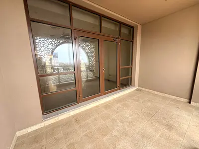 فيلا تجاريه 2طابق | بلكونات | بإطلالة بحر وكورنيش | باركينغ مجاني