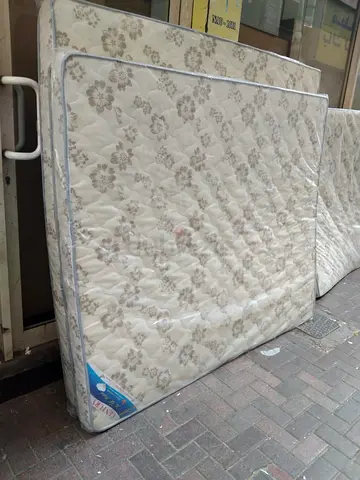 160x200cm Queen size mattress.  All times delivery available