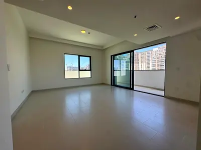 شقة من 3 غرف نوم | إطلالة كاملة على الحديقة ووسط المدينة | غرفة خادمة | شرفة