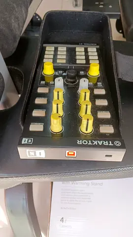 Traktor Kontrol X1 MK2 USB DJ Controller