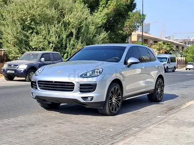 2017 Low mileage Porsche Cayenne Platinum Edition - Agency maintained - Rare classy interior