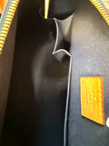 Louis Vuitton womens handbag - clean interior, good condition AUTHENTIC 100% from the closet uae