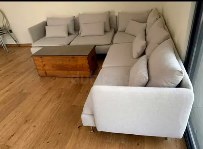 Corner Sofa – Good Condition Modern living room corner sofa. Comfortable design and good condition.