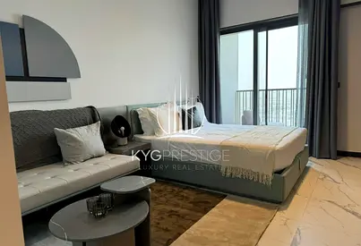 Large studio | with bills | 12 cheques