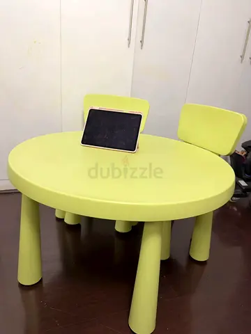 IKEA cute and Functional Kids Round Table Set