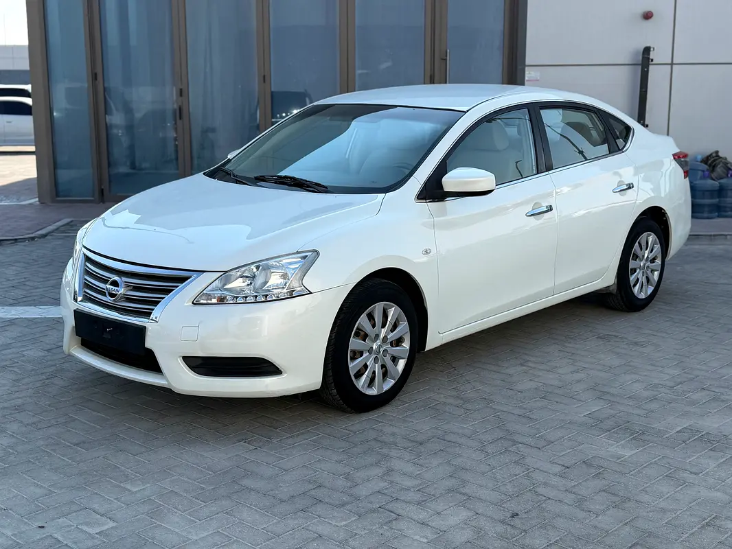 Nissan Sentra 2019 — photo 1 of 11