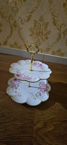 Elegant 2-Tiered Cake Stand