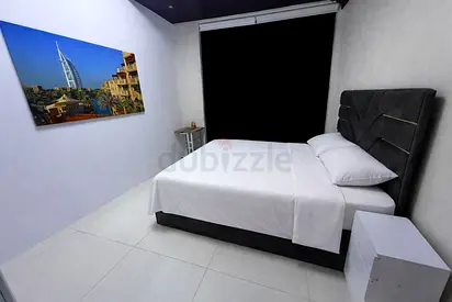 Nice Room in big Villa Al Barsha 3