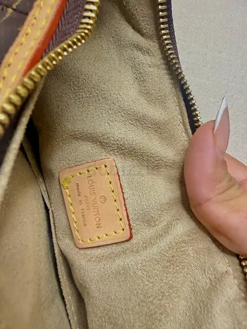 Louis Vuitton Monogram Canvas Handbag - Pre-owned (interior shown)