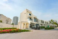 Spacious 6BHK+Maid | Golf View | Ready To Move