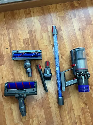 Dyson v10 Cordless Vacuum Cleaner with Attachments