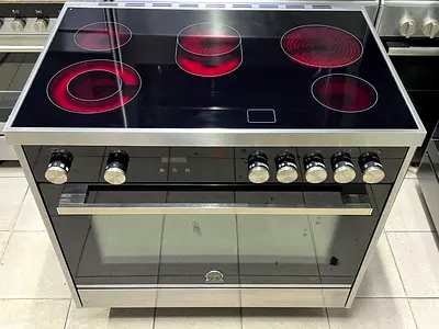 lagermania brand 5 burner electric cooker like new condition perfect working