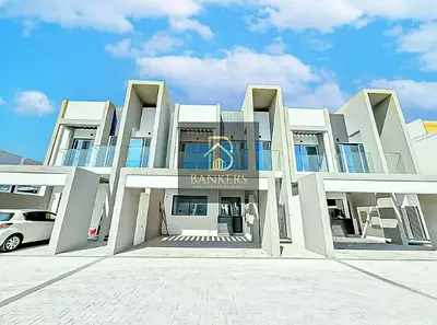 فيلا جديدة تمامًا بأربع غرف نوم | حديقة خاصة | مقابل مدرسة أربور | مجمع سكني عائلي