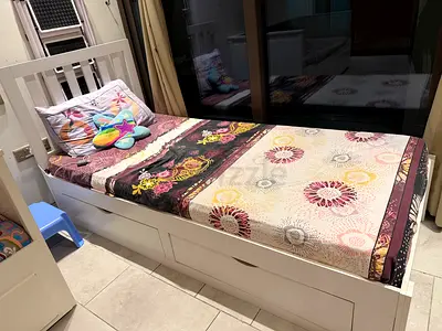 Single bed with mattress