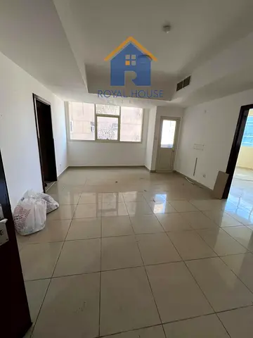 للبيع غرفتين وصاله مع موقف سياره بالنهده