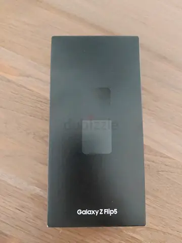 Samsung Galaxy Z Flip5 Broken inner screen.