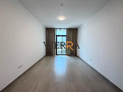 تصميم مشرق | مساحة معيشة واسعة | إطلالات على برج خليفة