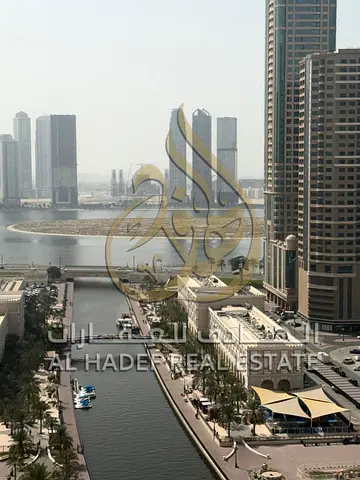 🏡 للإيجار السنوي – الشارقة / القصباء | شركة الهادف للعقارات  ✨ فرصة ذهبية للسكن العائلي في موقع مميز وحيوي 🌆 شقة واسعة بتصميم عملي داخل بناية عائلية