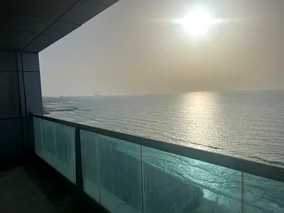 شقة مطلة على البحر مكونة من 3 غرف نوم متاحة للإيجار في أبراج الكورنيش ريزيدنس تاور جيم مسبح تكييف مجاني