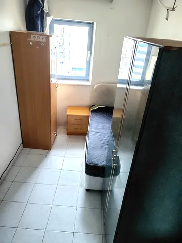 بناية الدانة شارع المكتوم بالقرب من محطة مترو الرقة الدور, الارضى كفية (هوكا هوس ) ومكتب مصر للطيران