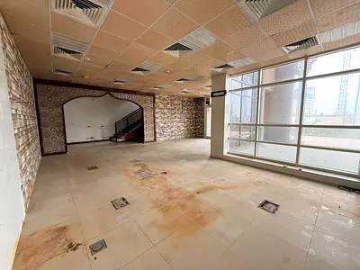 فيلا تجاريه في الرفاعه / تكييف مركزي - 2 طابق - 2 حمام - باركن مجاني - بلكونات - اطلاله بحريه - كل طابق يحتوي علي صاله كبيره
