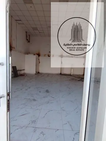 فرصة مميزة للإيجار السنوي – محلات تجارية على شارع رئيسي في عجمان الصناعية 1 بموقع حيوي ومساحة مثالية لجذب العملاء