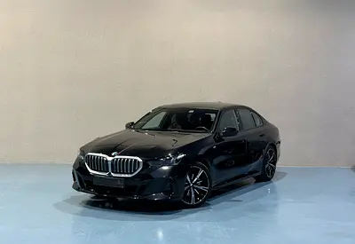 BMW 5-SEIRIES 530i M SPORT 2025 - GCC SPECS - FHS -