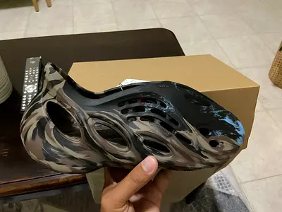 Yeezy Foam runner MX Cinder size 11us