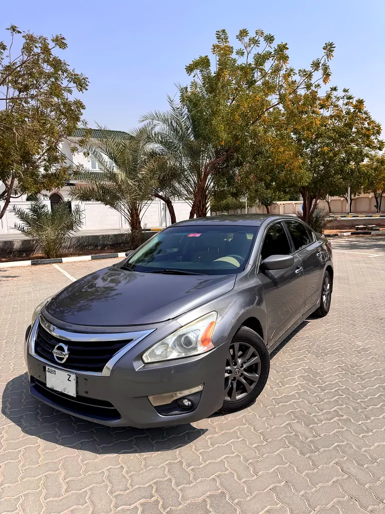 Nissan Altima 2015 — photo 1 of 9