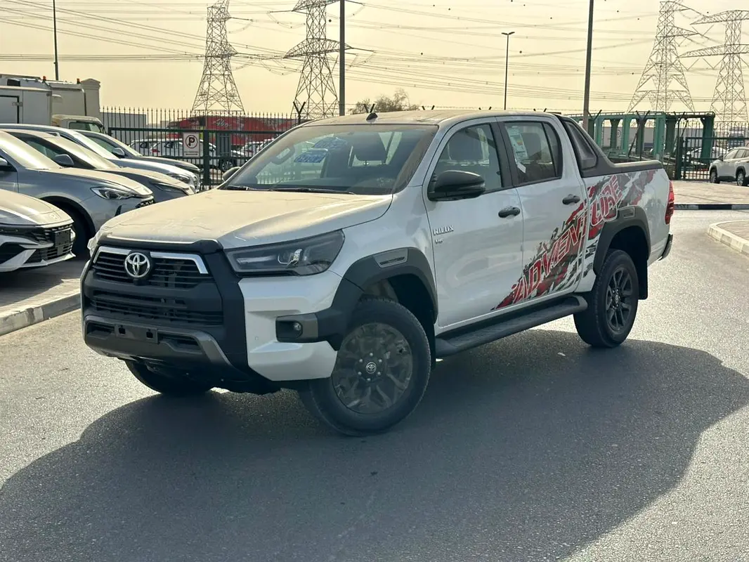 Toyota Hilux 2026 — photo 1 of 18
