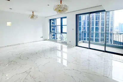 Prime Downtown Living| Modern Interiors | Must See