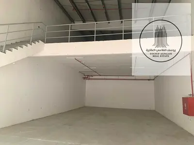 عرض مميز للإيجار السنوي – مستودع بمواصفات عملية مع ميزانين في الجرف الصناعية 1 عجمان | موقع حيوي ومساحة مثالية للأعمال