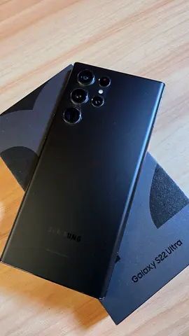 Samsung Galaxy S22 Ultra 256 gb  1 green line