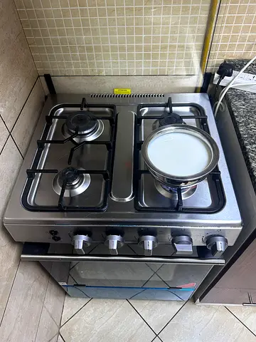 My 4-burner stainless steel gas cooker with oven — working condition
