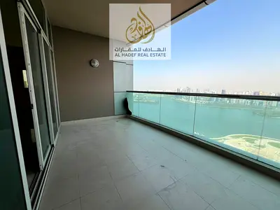 شقة 4 غرف وصالة للإيجار في الشارقة المجاز 3 بإطلالة أمامية مع بلكونات متعددة وغرفة خادمة ومرافق متكاملة تشمل جيم ومسبح