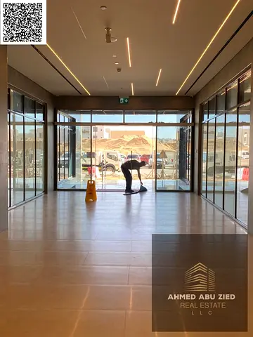 شقة غرفتين وصالة أول ساكن بمدينة الإمارات على شارع محمد بن زايد، ماستر، 3 حمام، بلكونة، باركينج مجاني، جيم ومسبح، موقع مميز قريب للخدمات وسهل الوصول ل