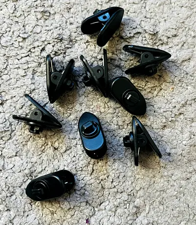 Headphone clips
