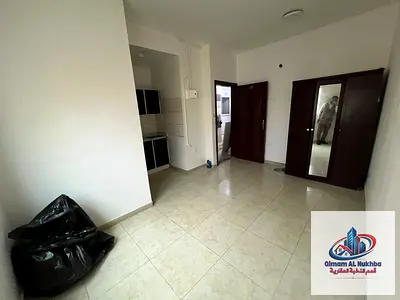 أجمل وأنسب سعر استوديو في البوطينة مع نوافذ للتهوية ومطبخ جانبي بتصميم حديث .